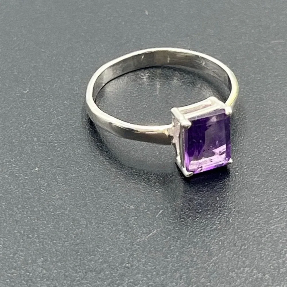 Sterling Silver Natural Emerald Cut Purple Amethyst Solitaire Ring Size 8.25‎